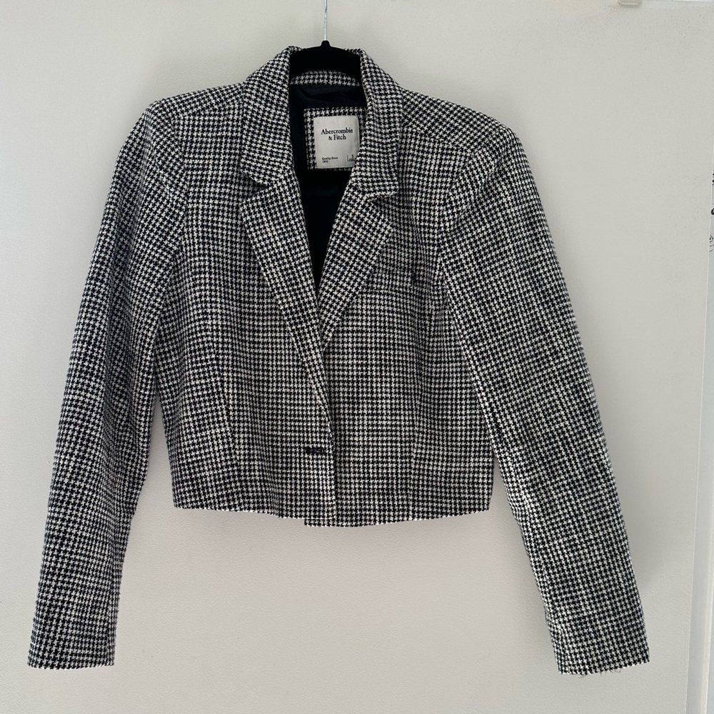 Abercrombie & Fitch houndstooth cropped blazer